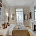 Parisian Elegance & Comfort For 4 People Апартаменты