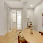 Parisian Elegance & Comfort For 4 People Париж