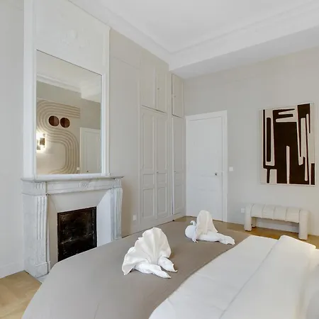 Parisian Elegance & Comfort For 4 People פריז