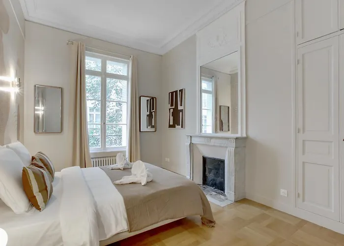 Parisian Elegance & Comfort For 4 People * פריז