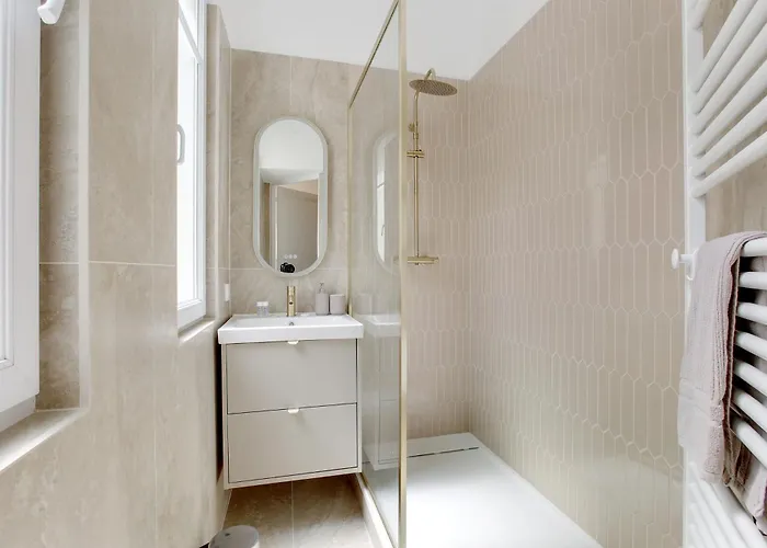 Parisian Elegance & Comfort For 4 People * פריז