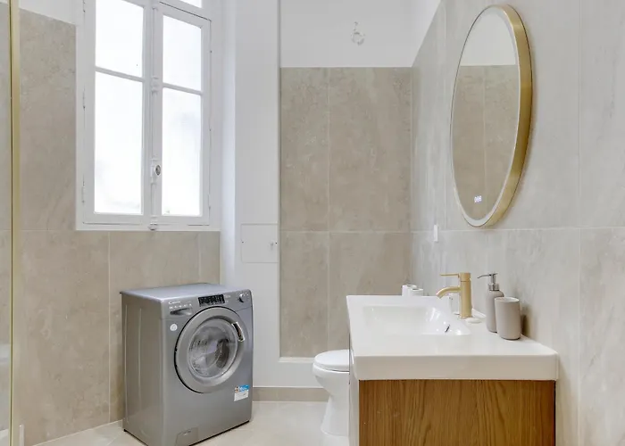 דירה Parisian Elegance & Comfort For 4 People *