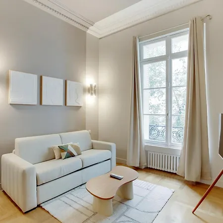 Parisian Elegance & Comfort For 4 People Apartmán *