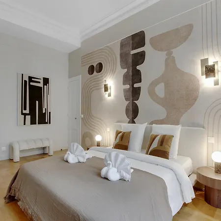 Parisian Elegance & Comfort For 4 People * Paříž