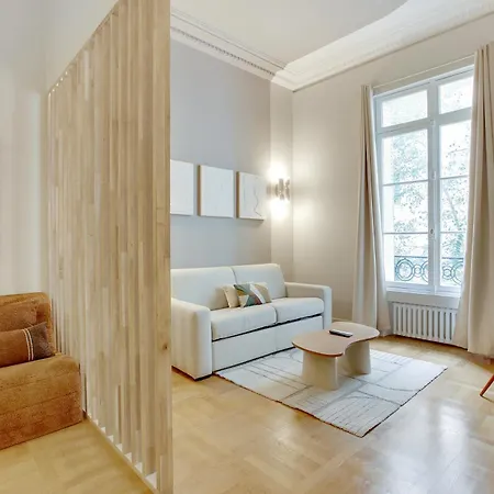 Parisian Elegance & Comfort For 4 People Apartmán Paříž