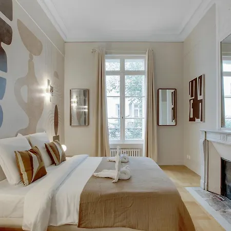 Parisian Elegance & Comfort For 4 People Apartmán