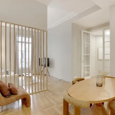 Parisian Elegance & Comfort For 4 People Paříž