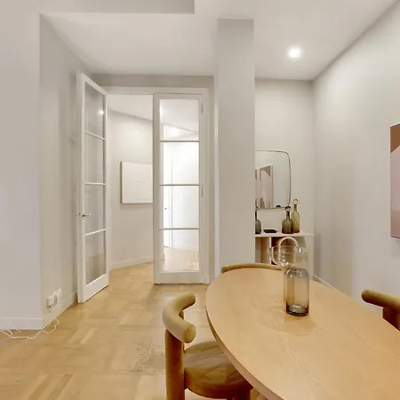 Parisian Elegance & Comfort For 4 People Paříž