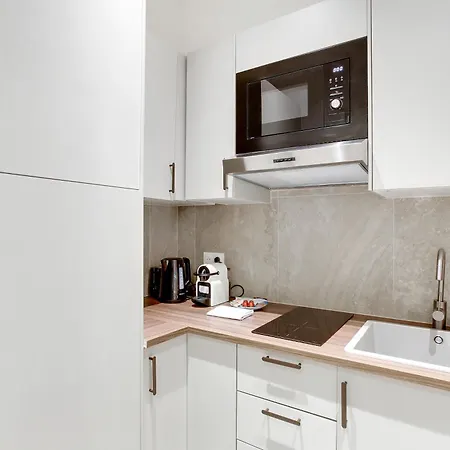 Parisian Elegance & Comfort For 4 People Paříž