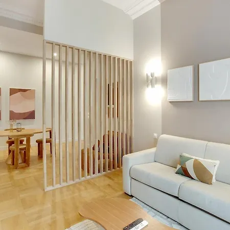 Parisian Elegance & Comfort For 4 People
