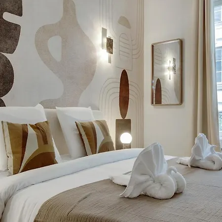 Апартаменты Parisian Elegance & Comfort For 4 People