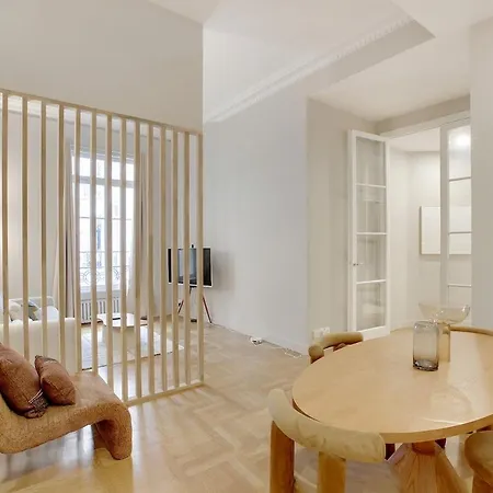 Parisian Elegance & Comfort For 4 People
