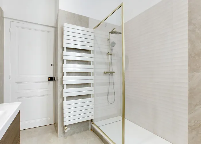 Appartamento Parisian Elegance & Comfort For 4 People