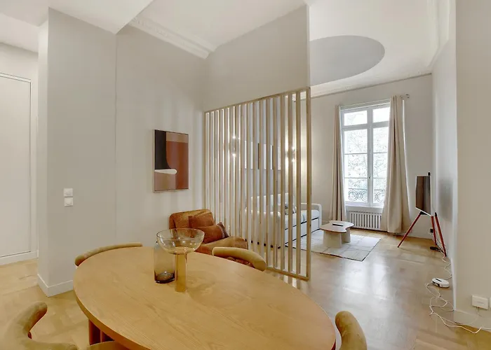 Appartamento Parisian Elegance & Comfort For 4 People Parigi