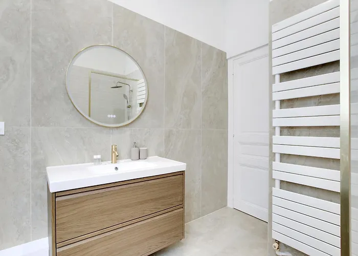 Appartamento Parisian Elegance & Comfort For 4 People