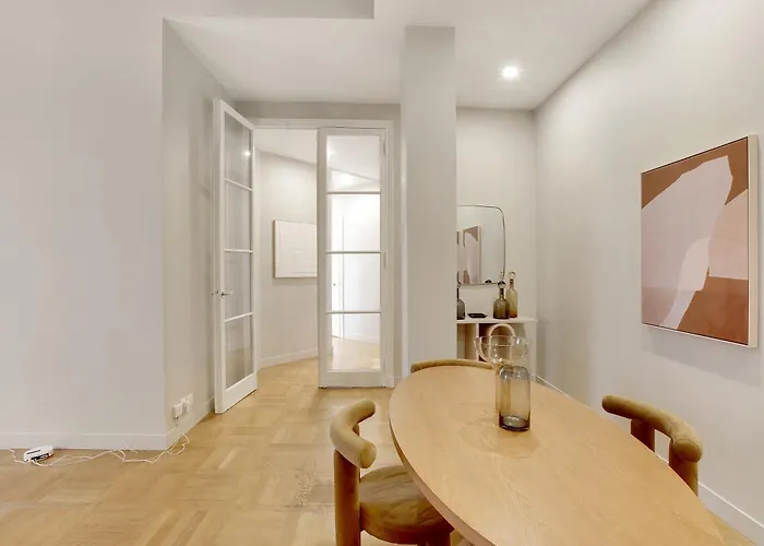 Parisian Elegance & Comfort For 4 People Parigi