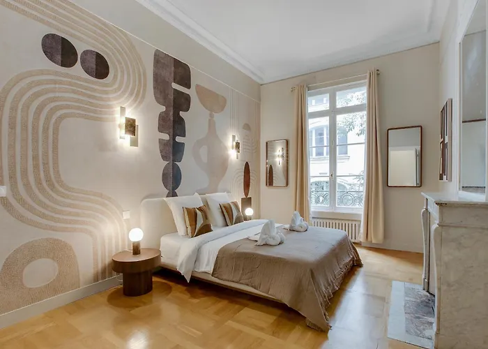 Parisian Elegance & Comfort For 4 People *