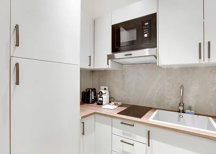 Parisian Elegance & Comfort For 4 People Parigi
