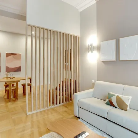 Parisian Elegance & Comfort For 4 People *